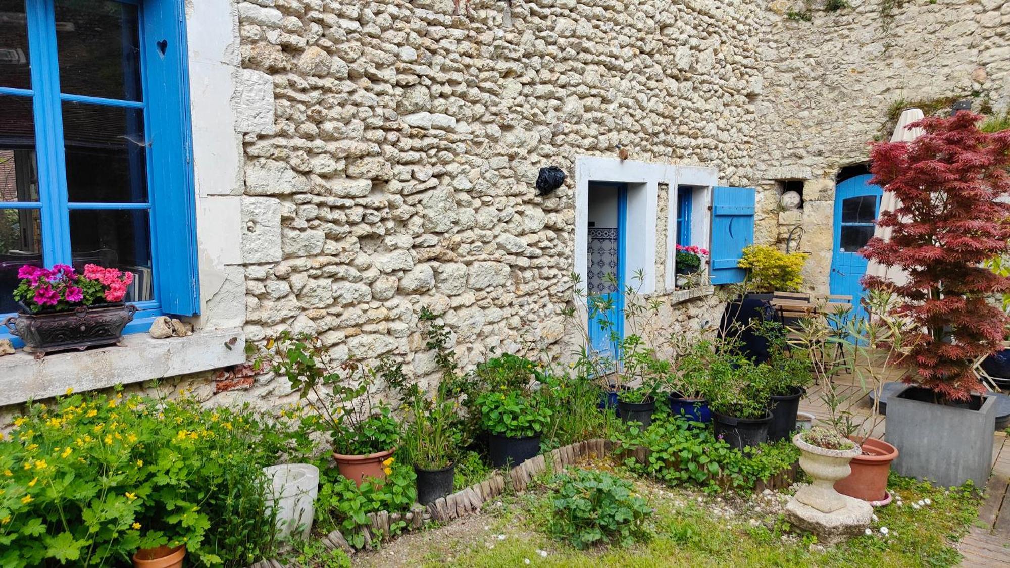 La Maison Bleue De Husseau Ancienne Ferme Semi-Troglodytique 18E Siecle Villa Montlouis-sur-Loire Exterior foto